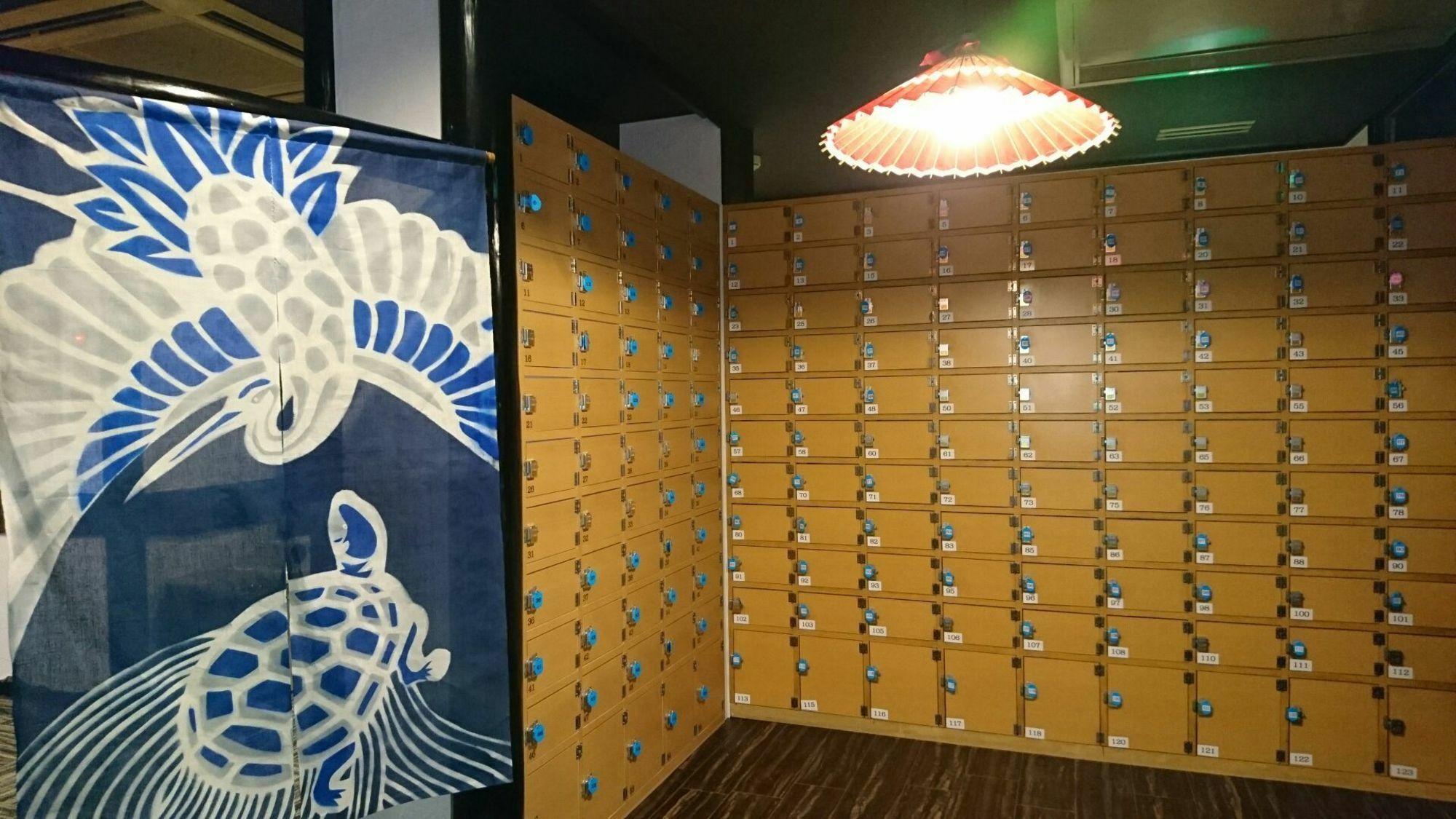 Capsule Hotel Hatagoya Tokyo Exterior photo